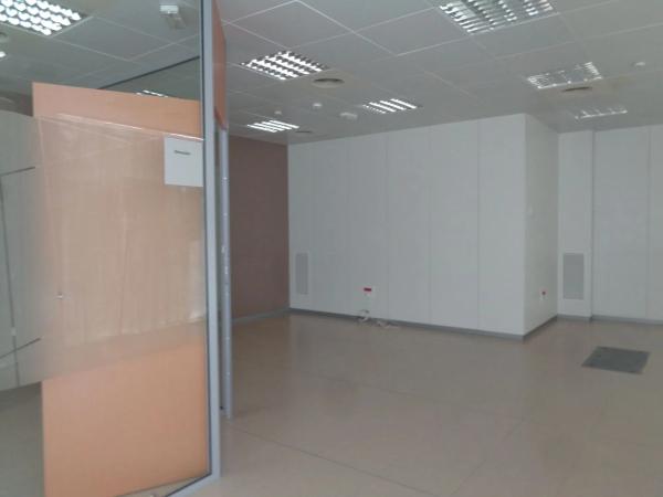 Local o nave en avenida Oeste