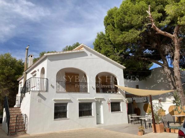 Local en Les Rotes/Las Rotas