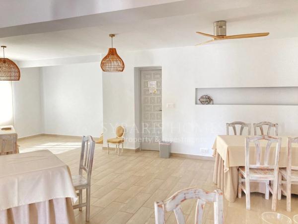 Local en Les Rotes/Las Rotas