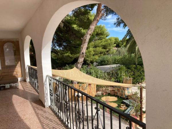 Local en Les Rotes/Las Rotas