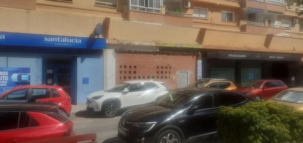 Local en paseo del Saladar, 1