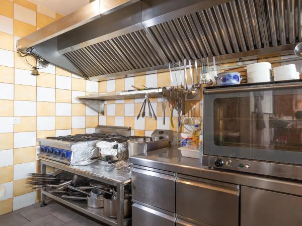 Local en calle Rap, 2