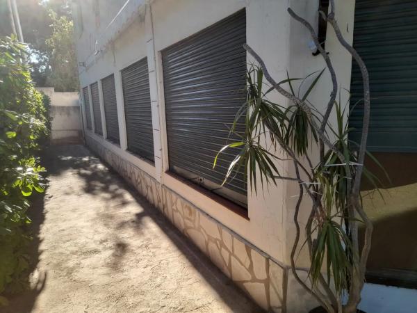 Local en camino Badía, 1