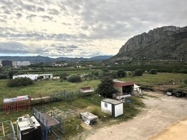 Nave en avenida Valencia, 11