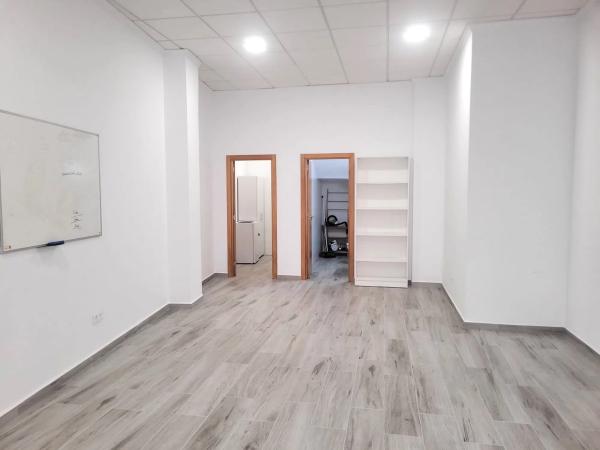 Local en calle de Favara, 6