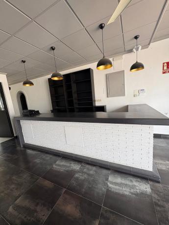 Local en avenida dels Tamarits