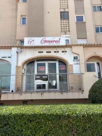 Local en avenida dels Tamarits