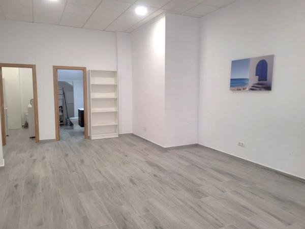 Local en calle de Favara, 6