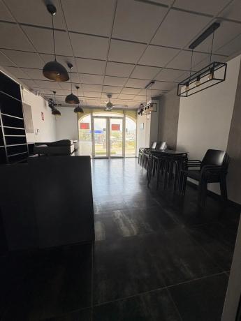 Local en avenida dels Tamarits