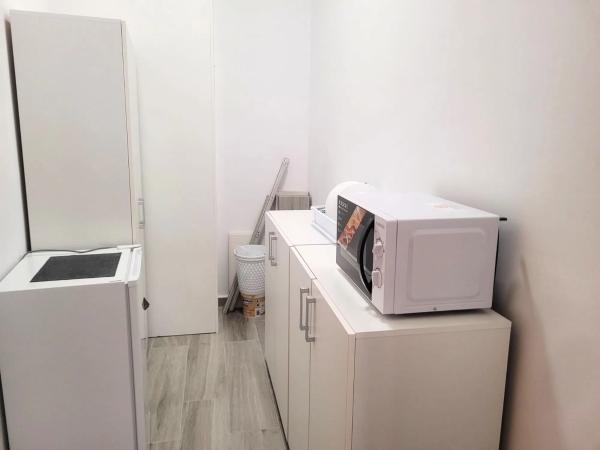 Local en calle de Favara, 6