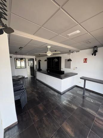 Local en avenida dels Tamarits