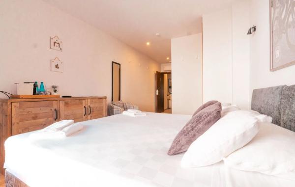 Hotel, centro de fitness en calle Roques