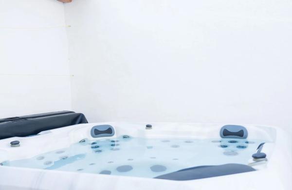 Hotel, centro de fitness en calle Roques