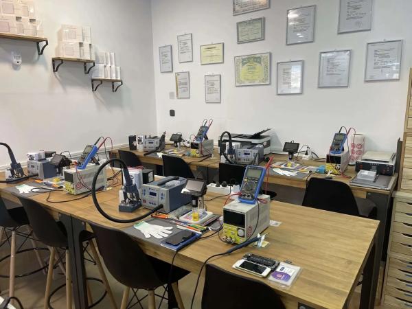 Local en carretera del Cap de la Nau Pla, 138  Local 9