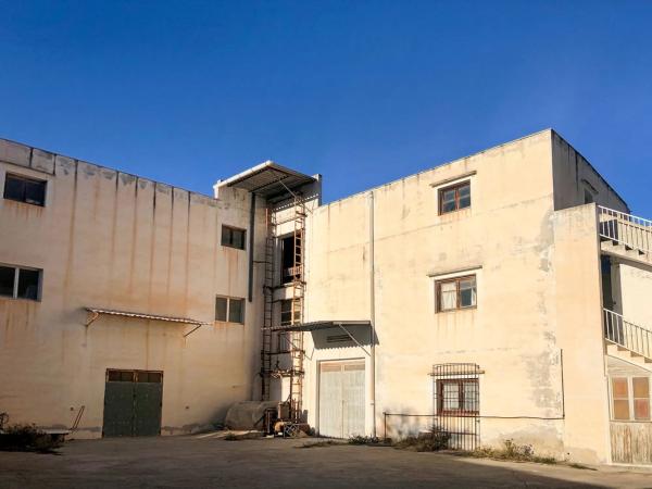 Nave en avenida del Rei Juan Carlos I, 1