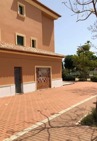 Local en avenida dels Furs, 17