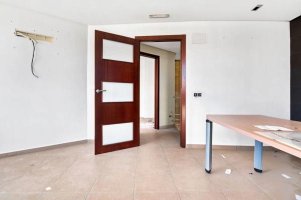 Local en Montañar-El Arenal