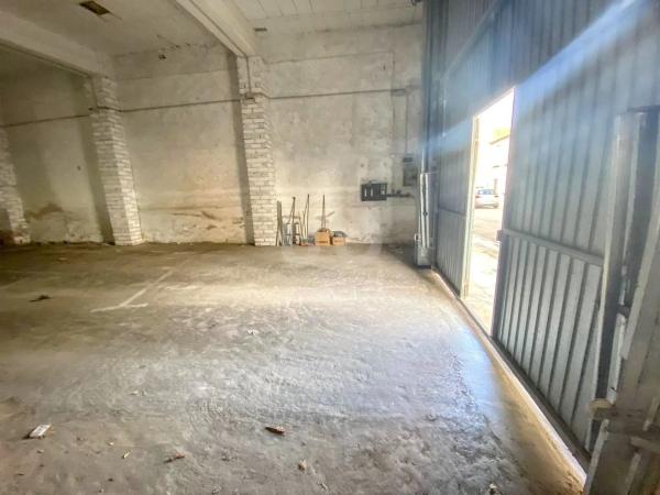 Local en avenida d'Alcoi, 5