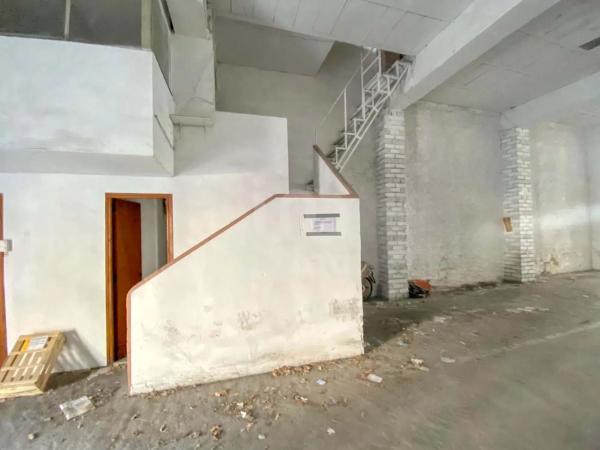 Local en avenida d'Alcoi, 5