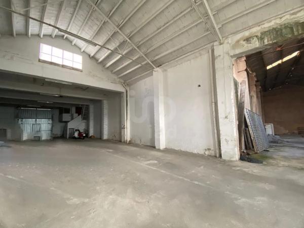 Local en avenida d'Alcoi, 5