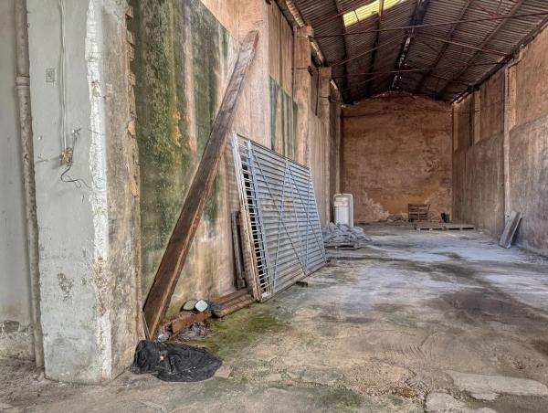 Local en avenida d'Alcoi, 5