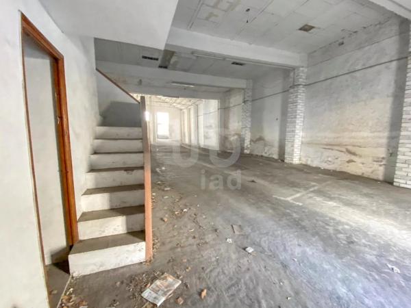 Local en avenida d'Alcoi, 5