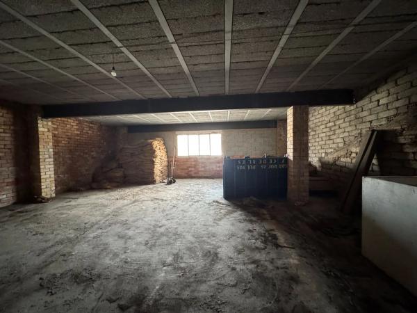 Local en avenida d'Alcoi, 5