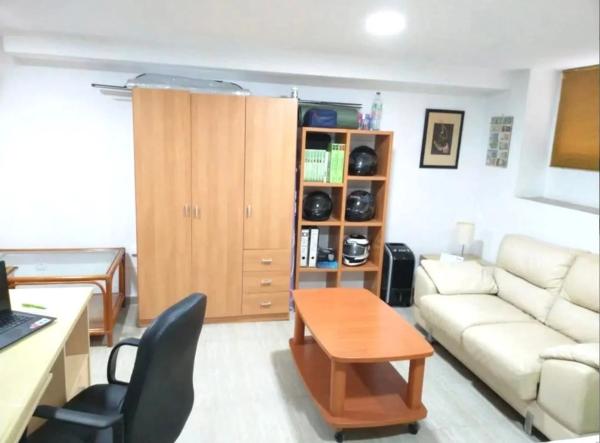 Local en avenida País Valencià, 53