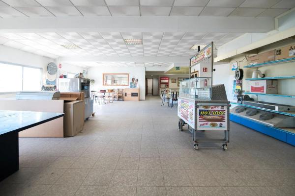 Nave en avenida d'Europa, 48