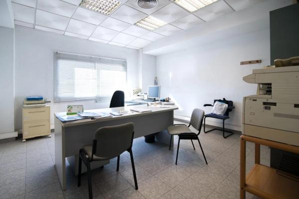 Nave en avenida d'Europa, 48