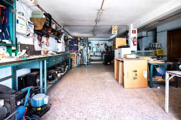 Nave en avenida d'Europa, 48