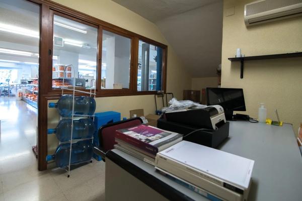 Nave en avenida d'Europa, 48