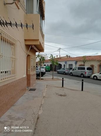 Local en calle Oslo, 24