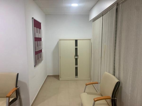 Local en calle Oslo, 24