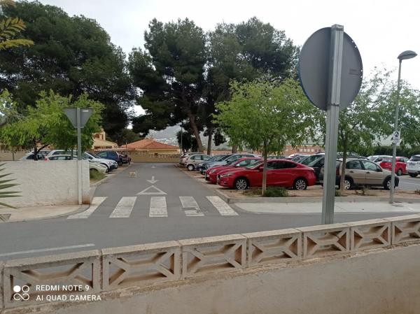 Local en calle Oslo, 24