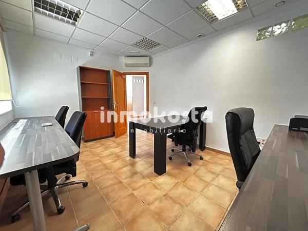 Local en calle Benito Pérez Galdós, 1