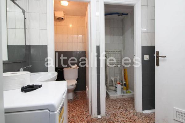 Local en avenida Europa