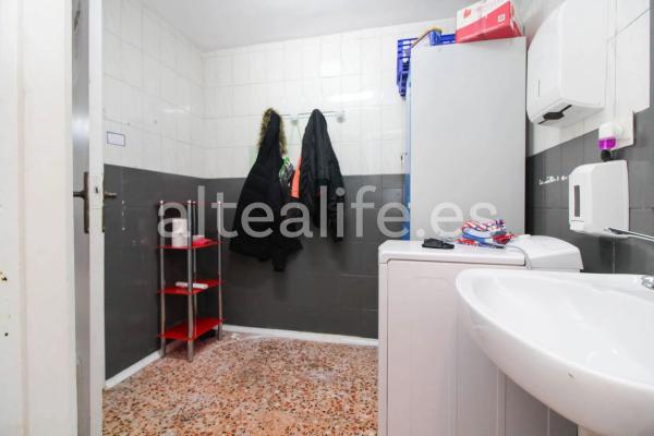 Local en avenida Europa