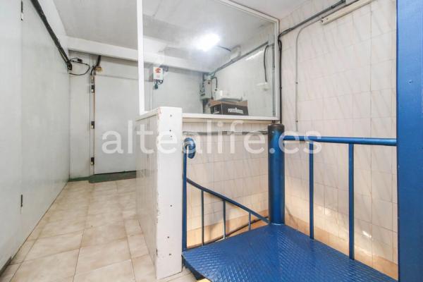 Local en avenida Europa