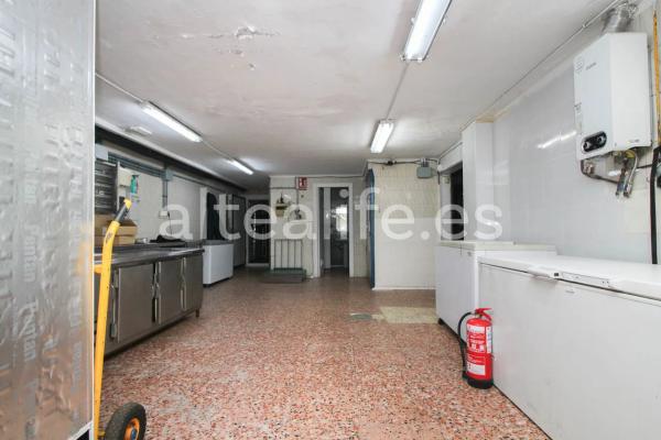 Local en avenida Europa