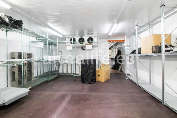 Local en avenida Europa