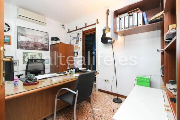 Local en avenida Europa