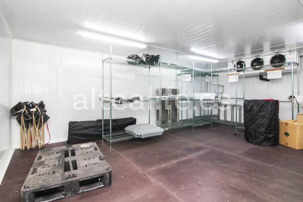 Local en avenida Europa