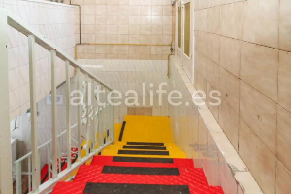 Local en avenida Europa