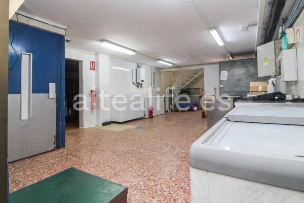 Local en avenida Europa