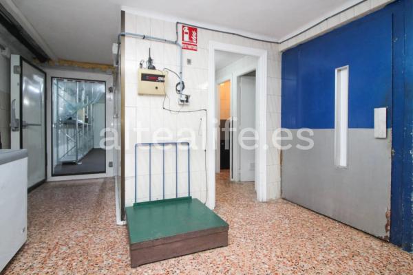 Local en avenida Europa