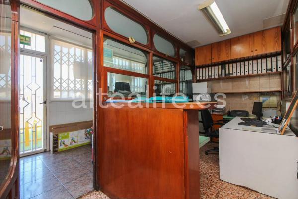 Local en avenida Europa