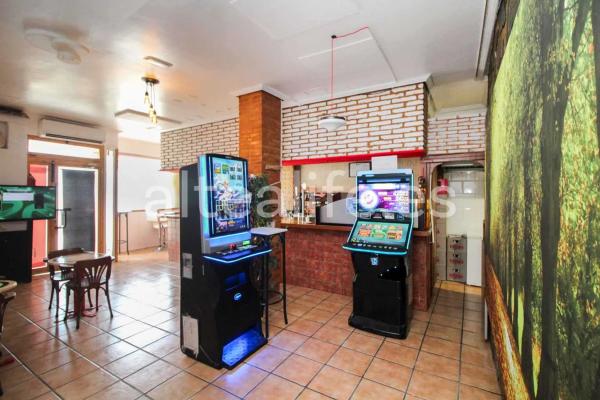 Local en calle Santa Teresa