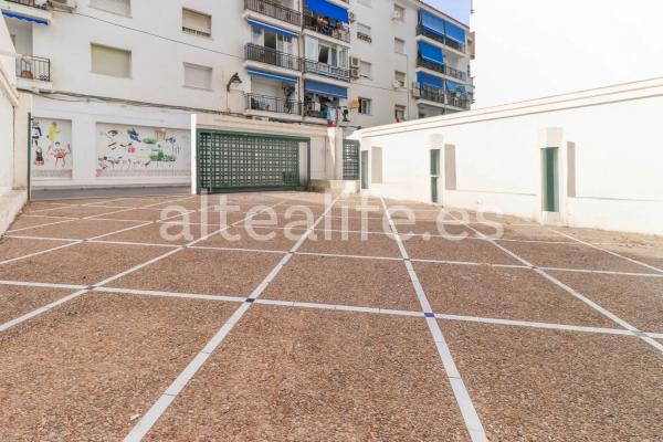 Local en calle Conde de Altea