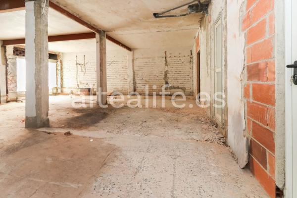 Local en calle Conde de Altea